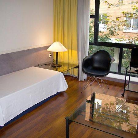 Apartamentos Descartes บาร์เซโลนา ภายนอก รูปภาพ