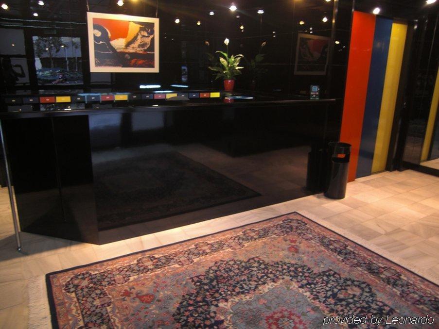 Apartamentos Descartes บาร์เซโลนา ภายนอก รูปภาพ
