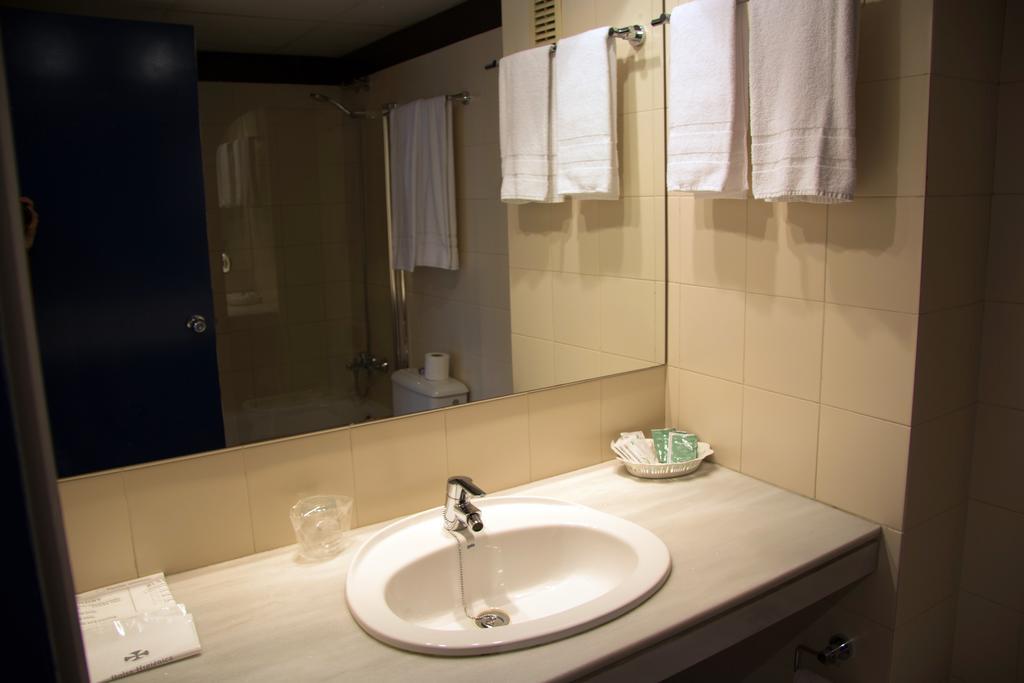 Apartamentos Descartes บาร์เซโลนา ภายนอก รูปภาพ