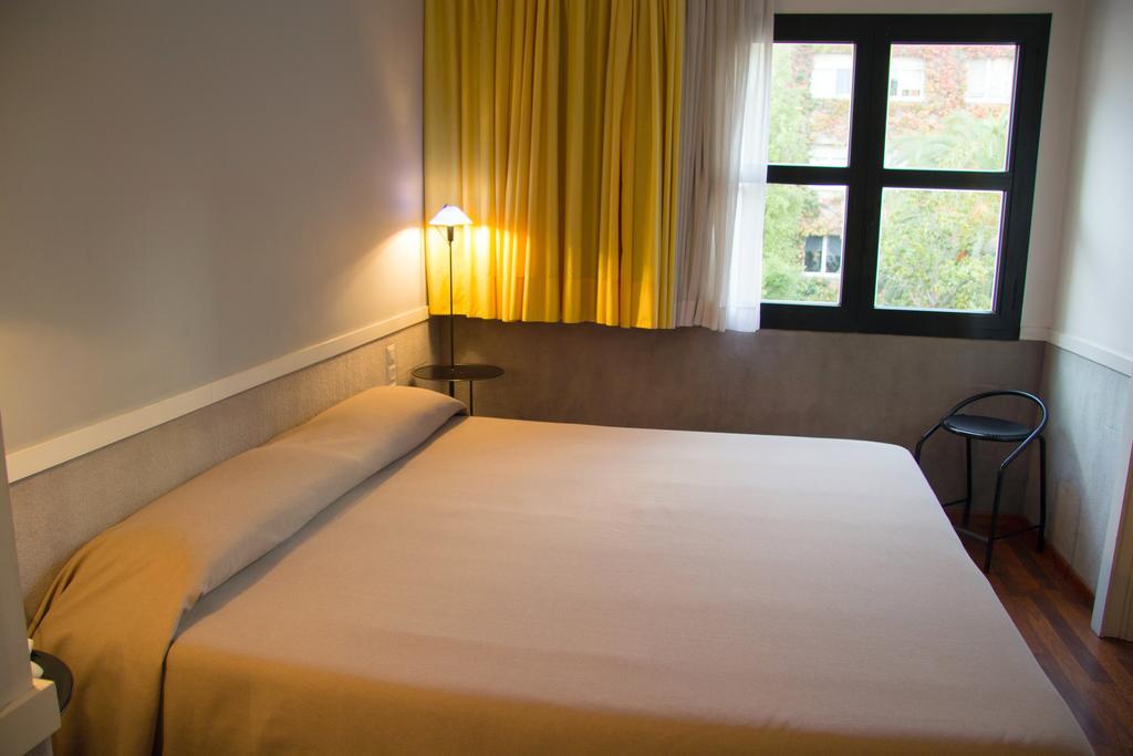 Apartamentos Descartes บาร์เซโลนา ภายนอก รูปภาพ