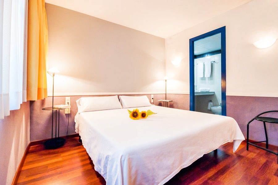 Apartamentos Descartes บาร์เซโลนา ภายนอก รูปภาพ