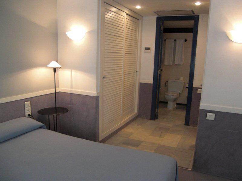 Apartamentos Descartes บาร์เซโลนา ภายนอก รูปภาพ